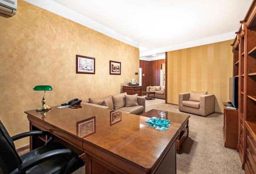 سوییت, The Regent Club