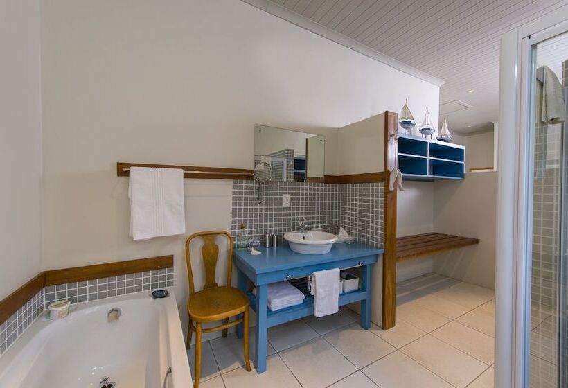 Номер Стандарт, Whalesong Lodge