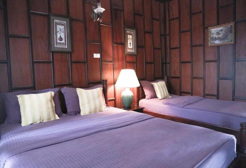 اتاق لوکس سه تخته, Villa Senesouk Luang Prabang