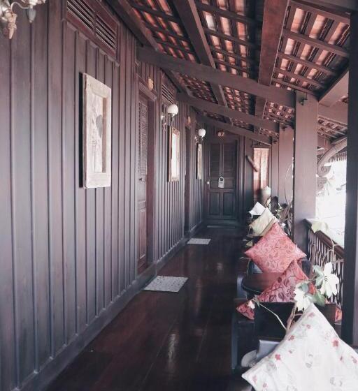 اتاق لوکس سه تخته, Villa Senesouk Luang Prabang