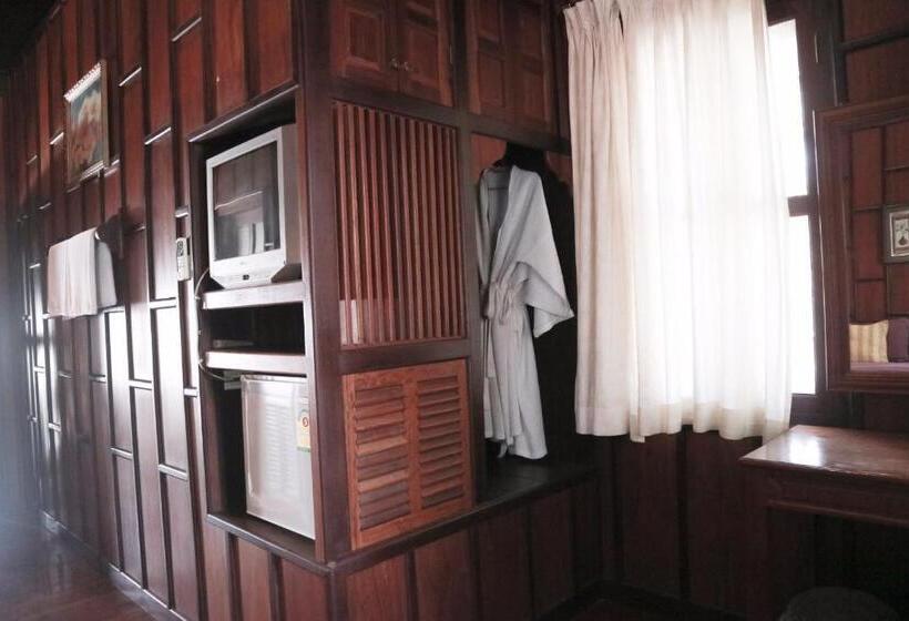 اتاق لوکس سه تخته, Villa Senesouk Luang Prabang