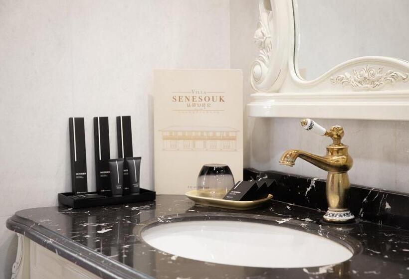 اتاق لوکس سه تخته, Villa Senesouk Luang Prabang