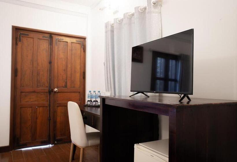 اتاق لوکس سه تخته, Villa Senesouk Luang Prabang