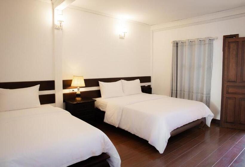اتاق لوکس سه تخته, Villa Senesouk Luang Prabang
