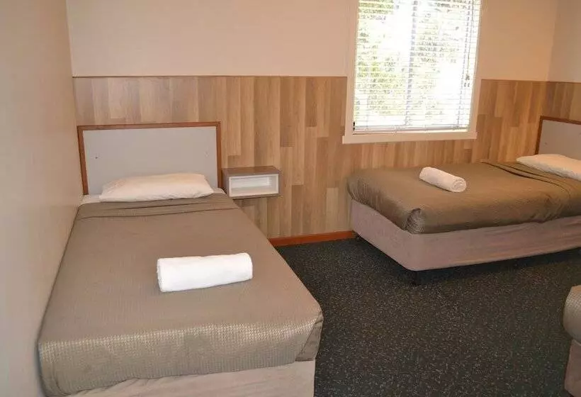 ファミリールーム, Hobart Tower Motel