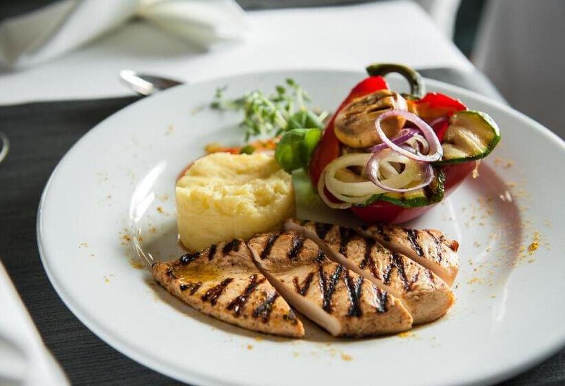 חדר קלאסי לשלושה, Arkadia