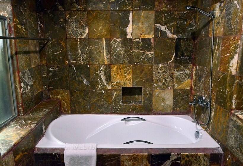 سوییت, Great Wall