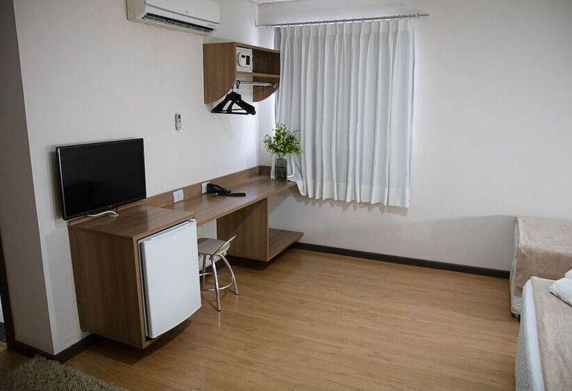 四人标准间, Maximus Business