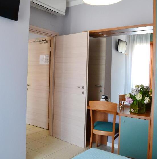 غرفة قياسية رباعية, My Fair