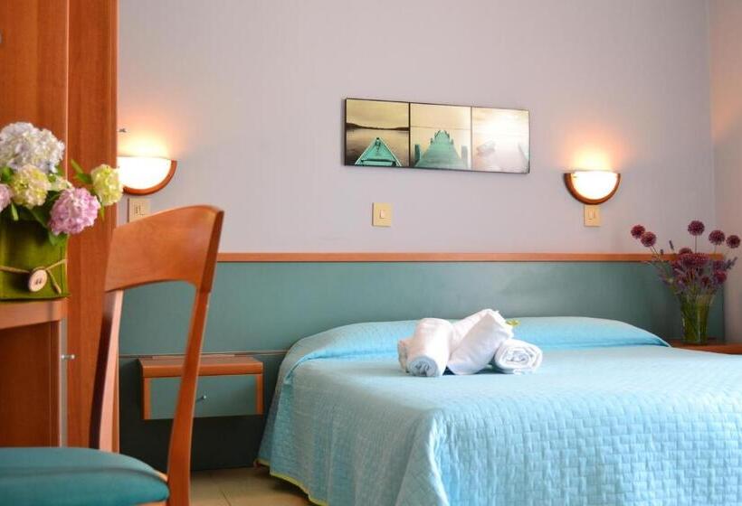 غرفة قياسية رباعية, My Fair