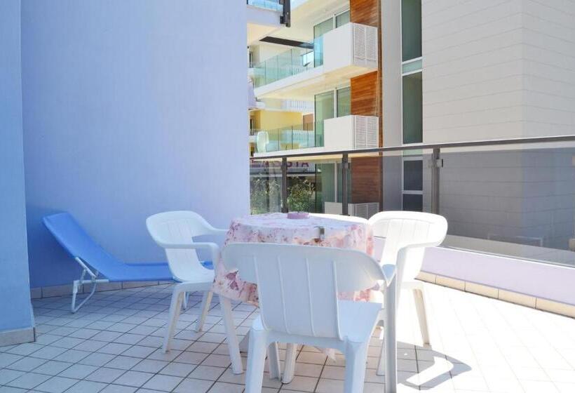 غرفة قياسية ثلاثية, My Fair