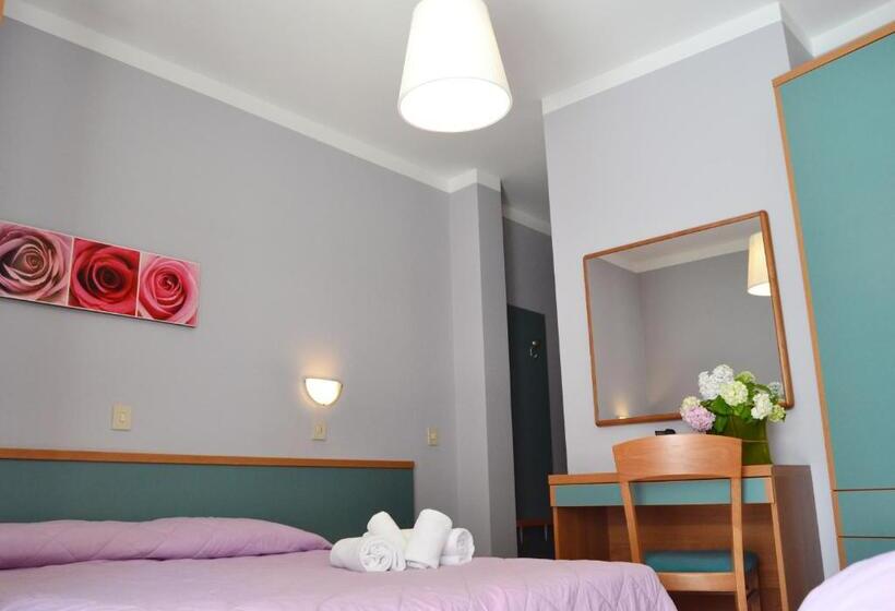 غرفة قياسية ثلاثية, My Fair