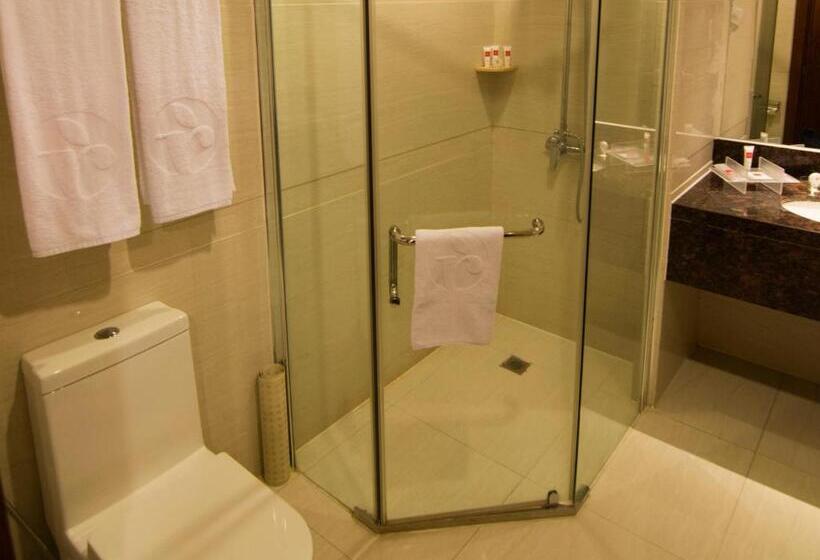 Номер Superior, Ramada By Wyndham Manila Central