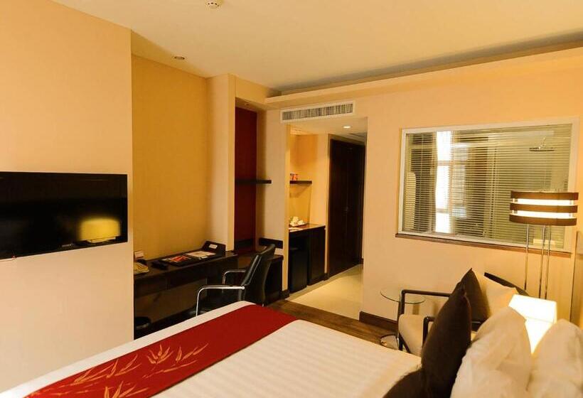 Номер Superior, Ramada By Wyndham Manila Central