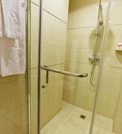 Номер Deluxe, Ramada By Wyndham Manila Central