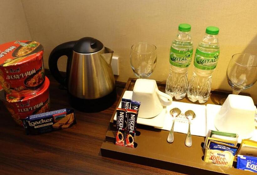 Номер Deluxe, Ramada By Wyndham Manila Central