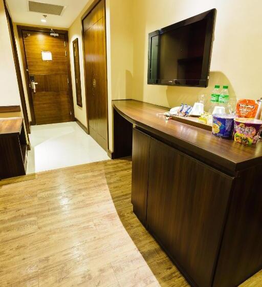 Номер Deluxe, Ramada By Wyndham Manila Central
