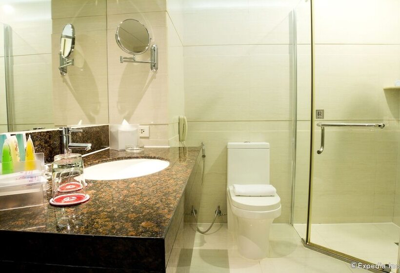 Номер Deluxe, Ramada By Wyndham Manila Central