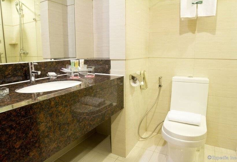 Номер Deluxe, Ramada By Wyndham Manila Central