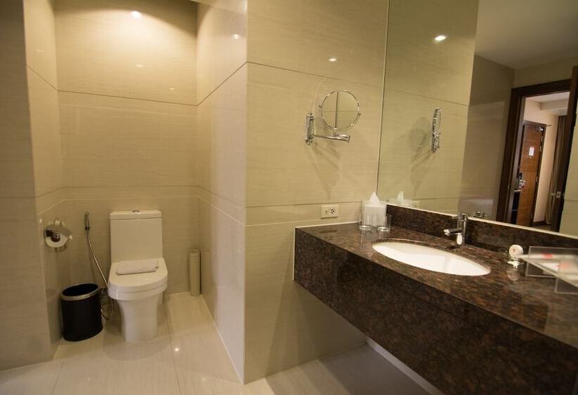 Номер Deluxe, Ramada By Wyndham Manila Central