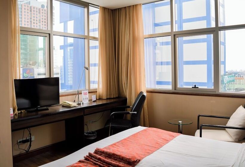 Номер Deluxe, Ramada By Wyndham Manila Central