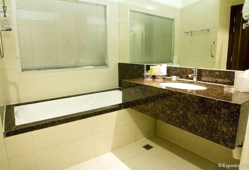 Номер Executive, Ramada By Wyndham Manila Central