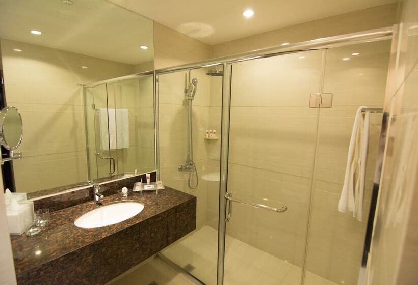 Люкс, Ramada By Wyndham Manila Central