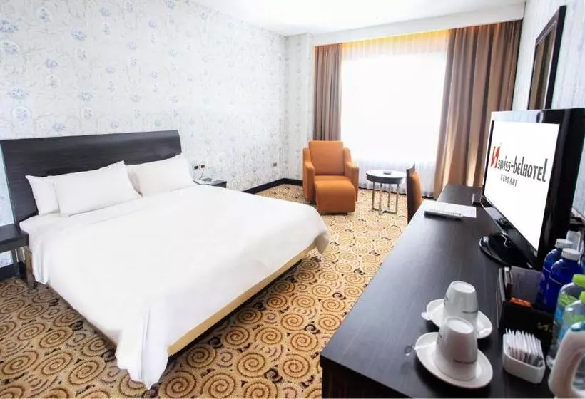 プールの見えるデラックスルーム, Swiss Belhotel Kendari