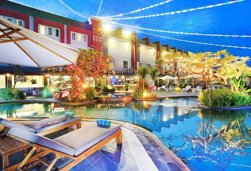 带泳池观景的豪华房, Swiss Belhotel Kendari