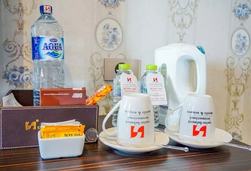 プールの見えるデラックスルーム, Swiss Belhotel Kendari