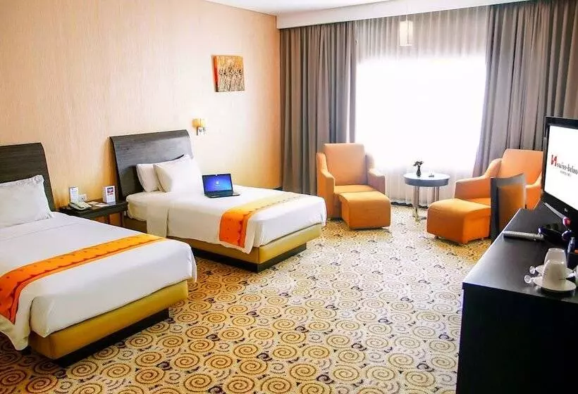 プールの見えるデラックスルーム, Swiss Belhotel Kendari