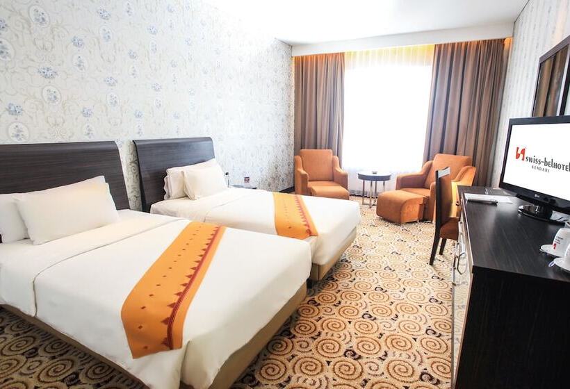 带泳池观景的豪华房, Swiss Belhotel Kendari