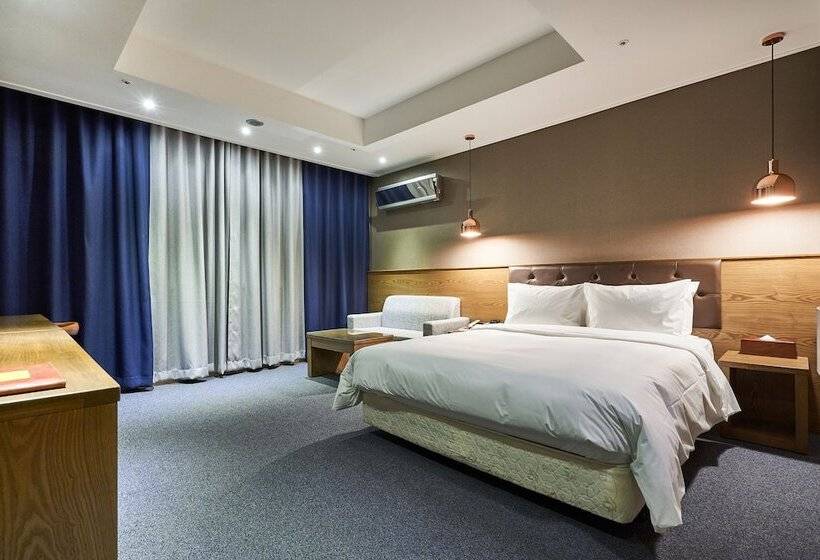 Quarto Estandar, The Koryo