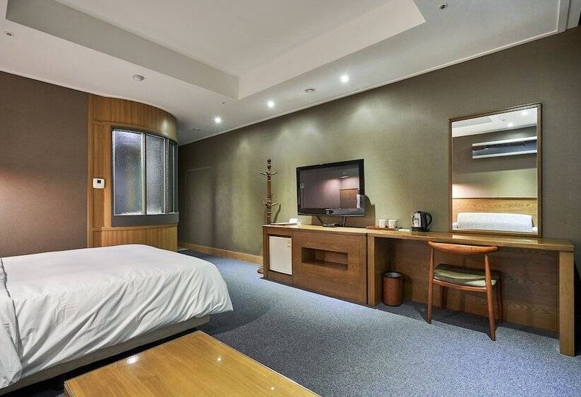 Quarto Estandar, The Koryo