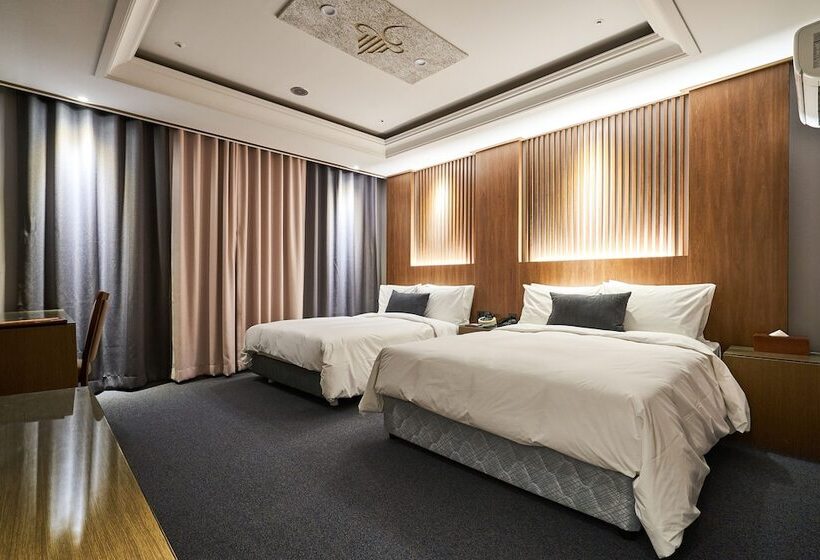 Quarto Estandar, The Koryo