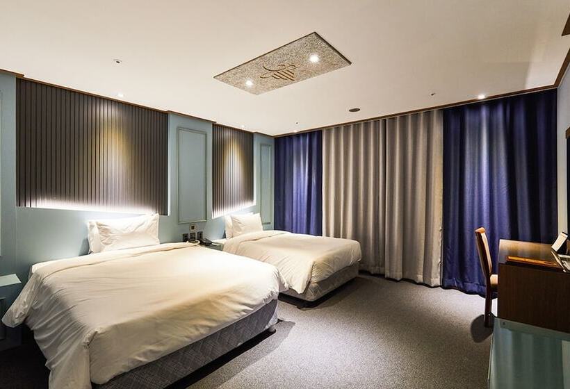 Quarto Estandar, The Koryo