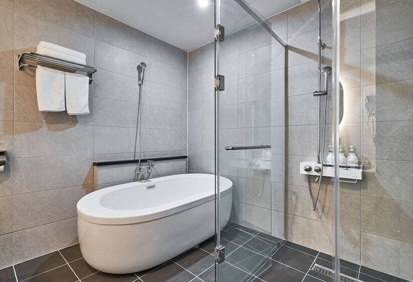 Quarto Estandar, The Koryo