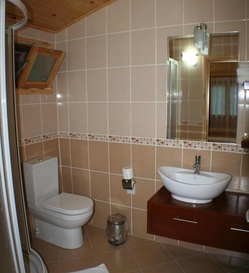 بانگلوی استاندارد, Canada Hotel & Bungalows