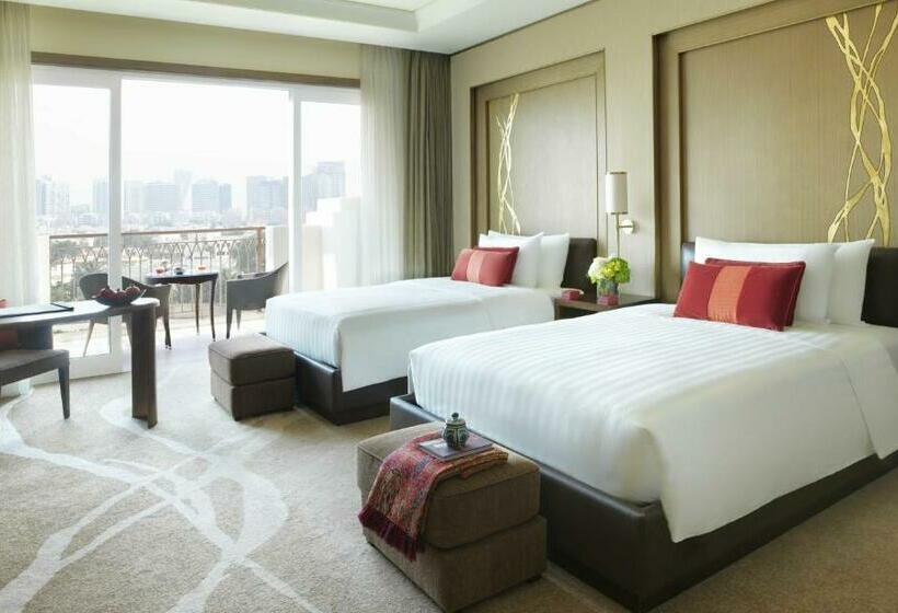 Номер Deluxe с Балконом, Anantara Eastern Mangroves Abu Dhabi