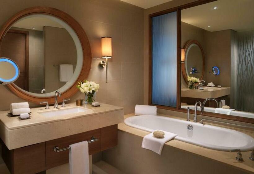 غرفة ديلوكس مزودة بشرفة, Anantara Eastern Mangroves Abu Dhabi