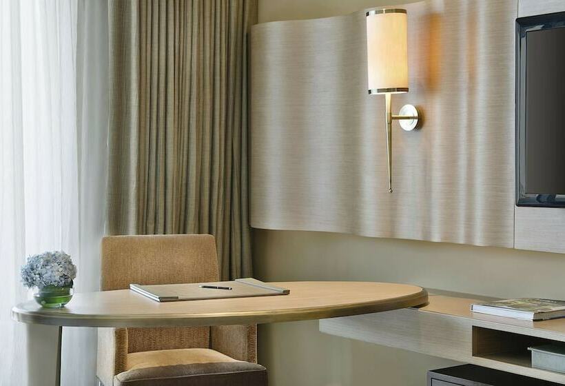 Номер Deluxe с Балконом, Anantara Eastern Mangroves Abu Dhabi