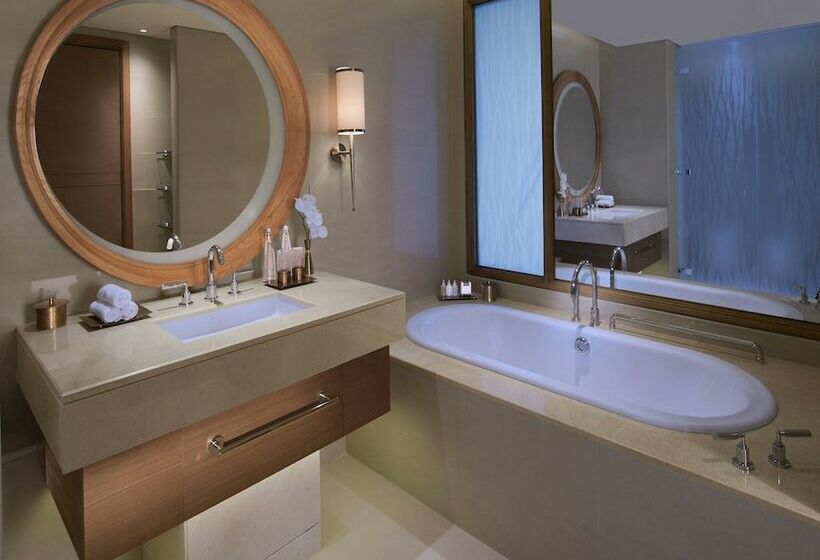 غرفة ديلوكس مزودة بشرفة, Anantara Eastern Mangroves Abu Dhabi