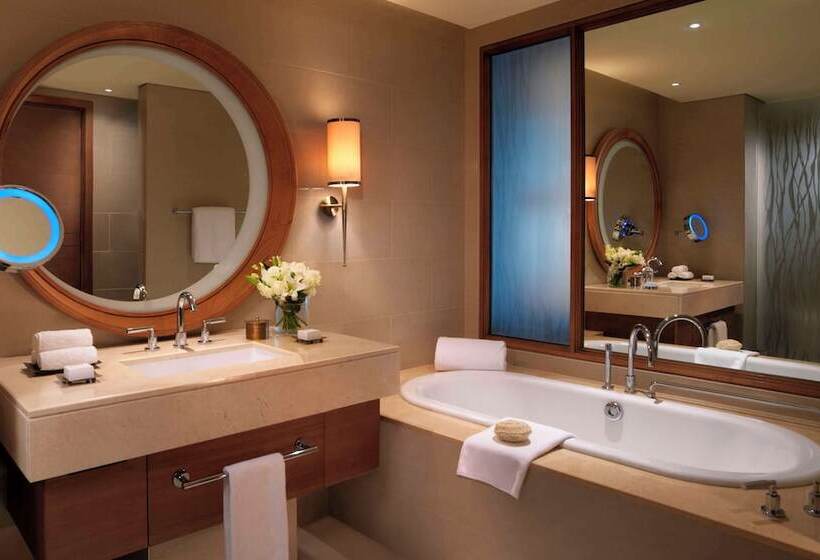 غرفة ديلوكس مزودة بشرفة, Anantara Eastern Mangroves Abu Dhabi