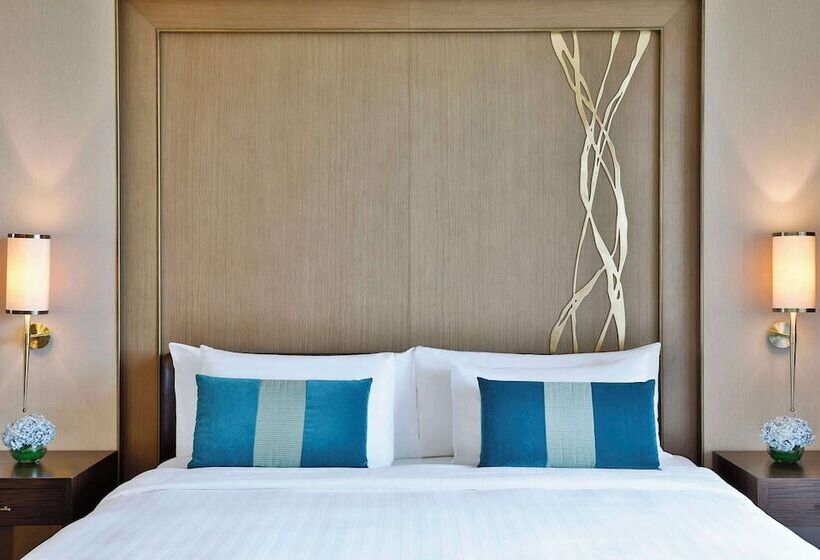 Номер Deluxe с Балконом, Anantara Eastern Mangroves Abu Dhabi