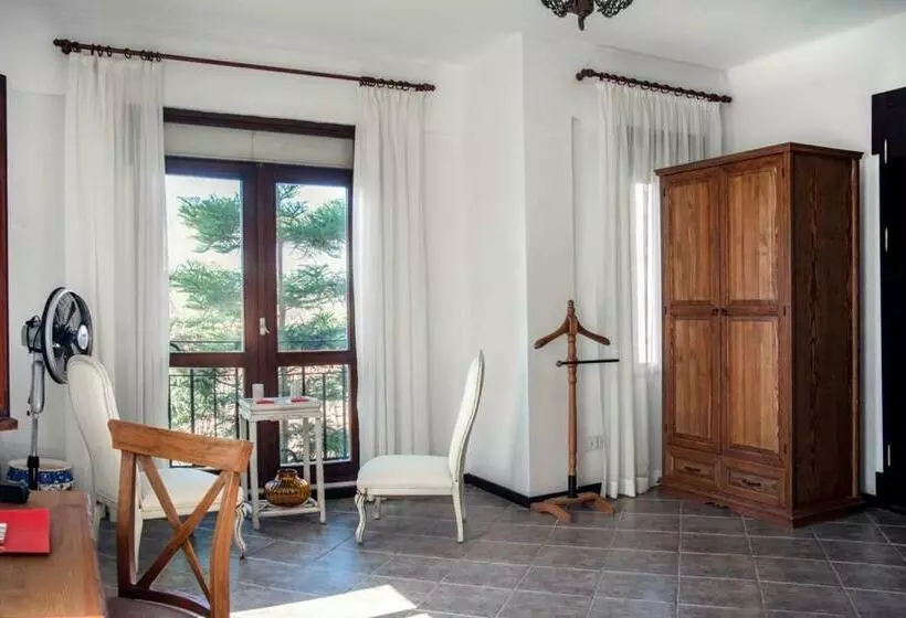 Perhehuone, Artemis Selcuk Suites