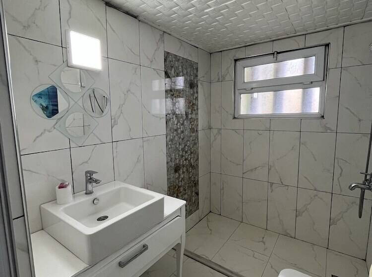 اتاق استاندارد سه نفره, Erkal Pension