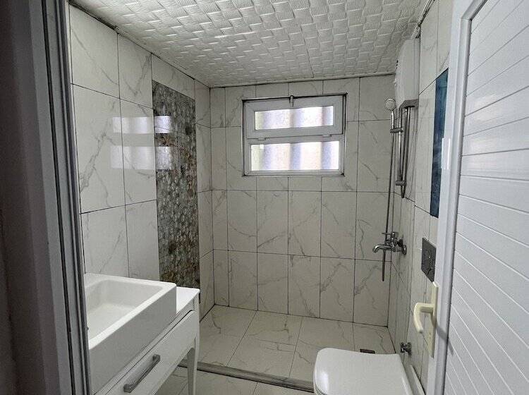 اتاق استاندارد سه نفره, Erkal Pension