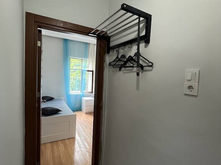 اتاق استاندارد سه نفره, Erkal Pension