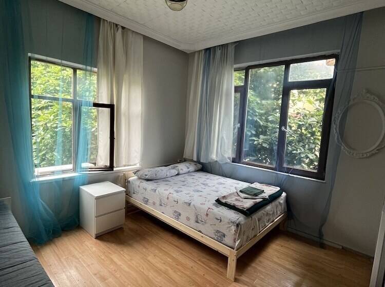 اتاق استاندارد سه نفره, Erkal Pension