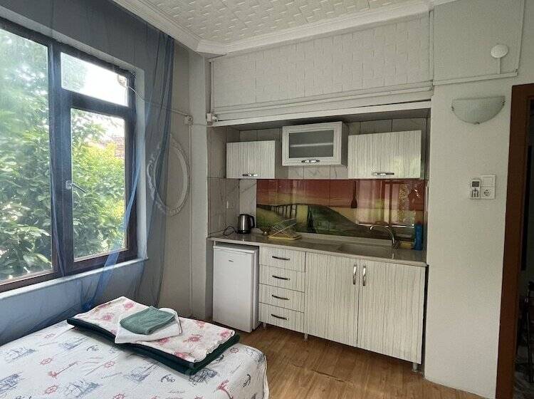 اتاق استاندارد سه نفره, Erkal Pension